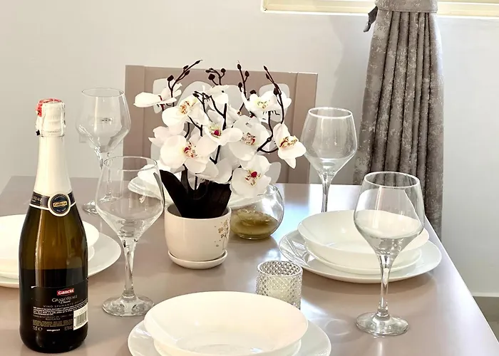 Shell Hom Lägenhet Golem (Tirana)