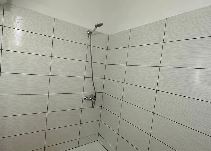 Shell Hom Golem (Tirana)